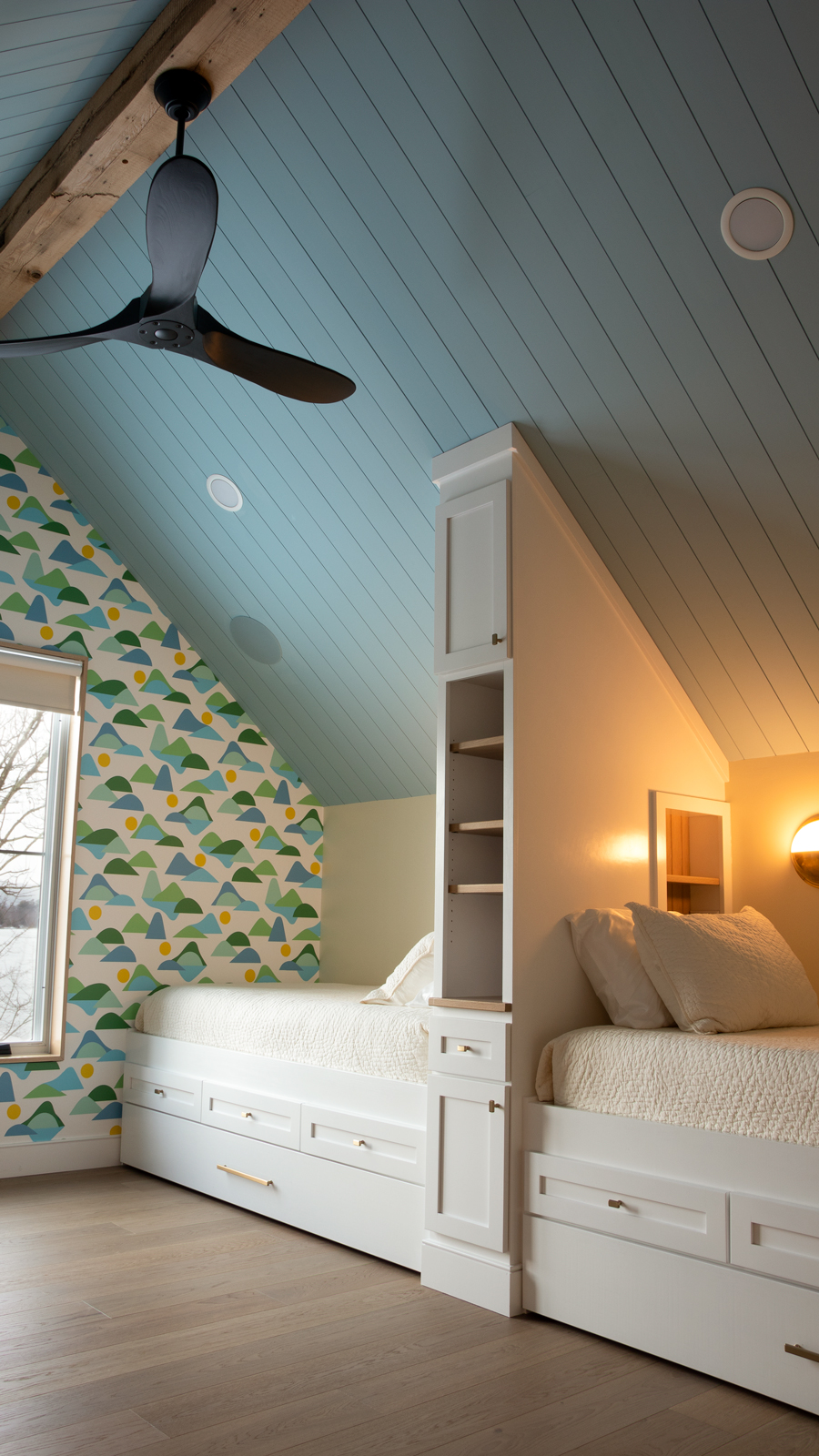 harpers-fin-bunk-room Prioritizing lakeside views, the bunkroom is designed to sleep six with pull-out trundle beds that can be hidden away when guests have gone home.